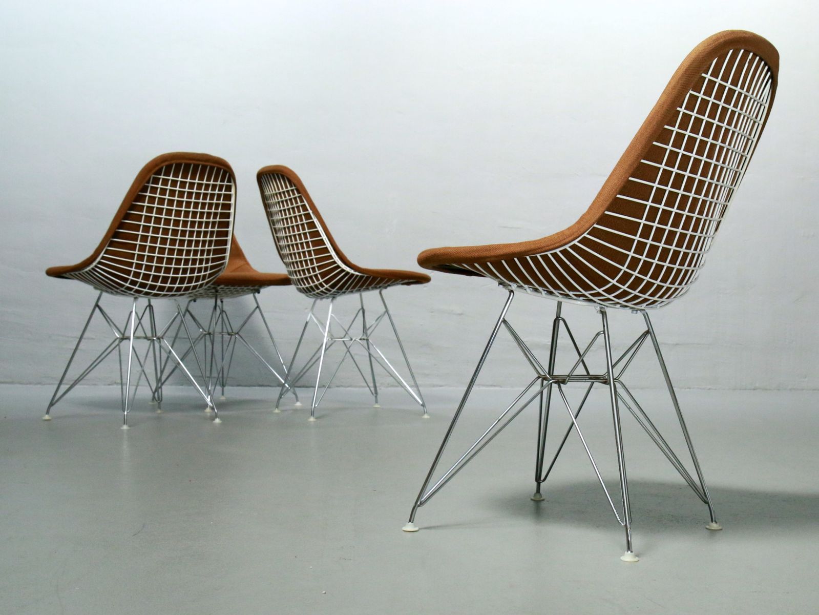 创意火狐官方网站 - 坐具|餐椅|办公火狐官方网站|火狐HUOHU（中国）火狐官方网站|伊姆斯金属线椅（舒适版）